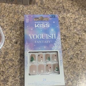 Kiss Vogueish Fantasy Press-On Nails - Festive Design